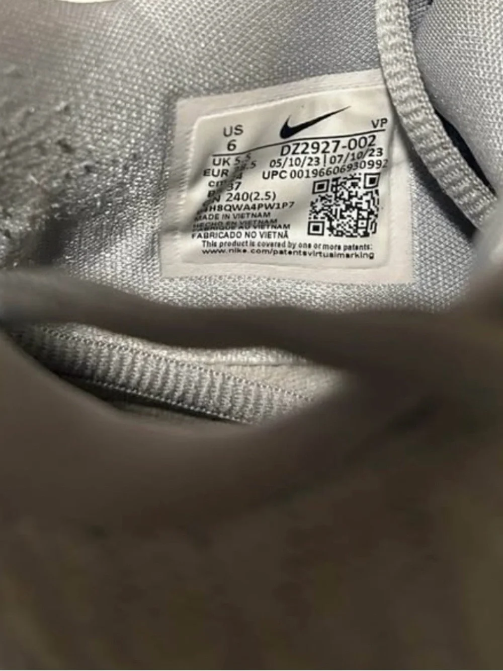 Nike Men's Gray Athletic Sneakers